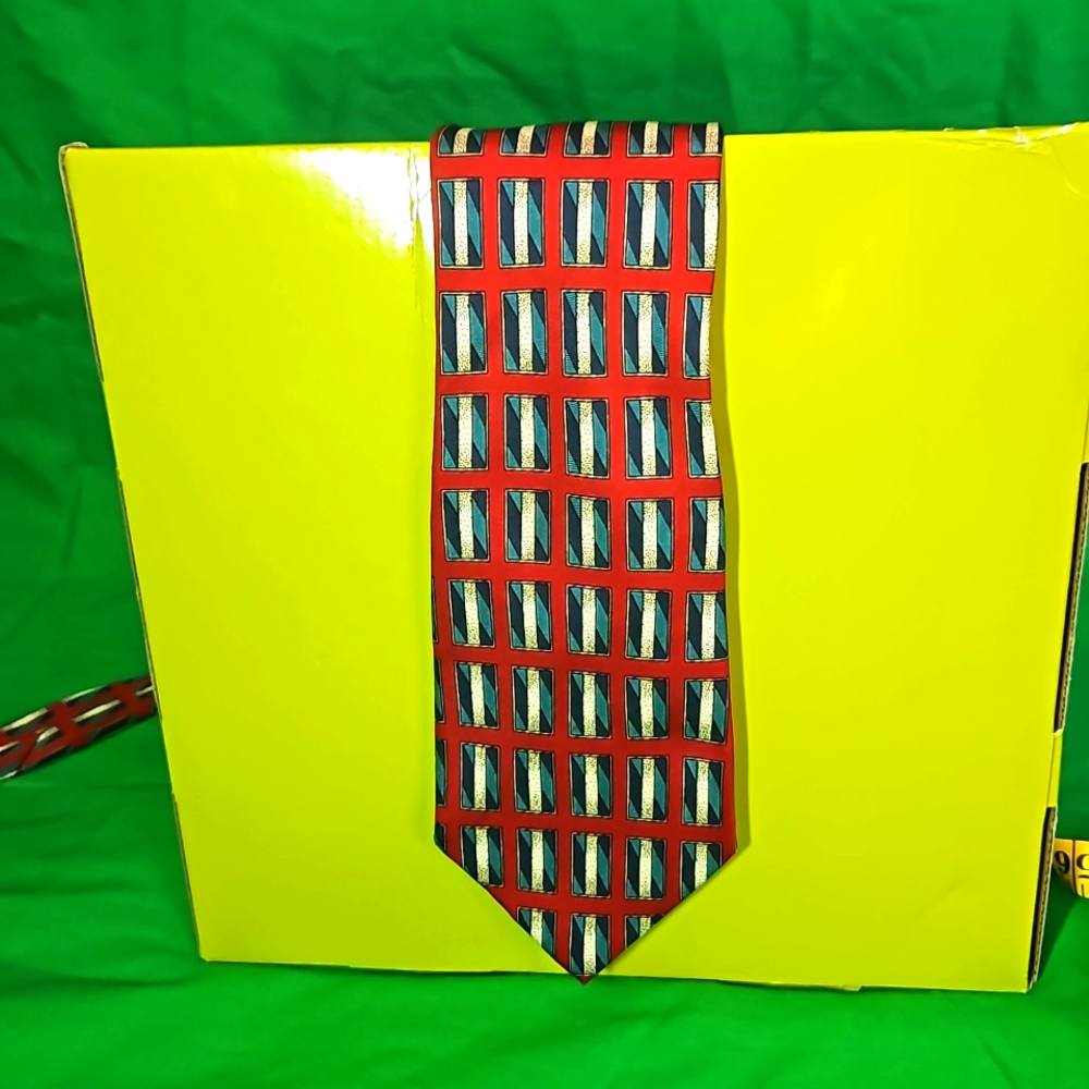 Joseph A. Bank premier collection Hand Made in USA silk tie